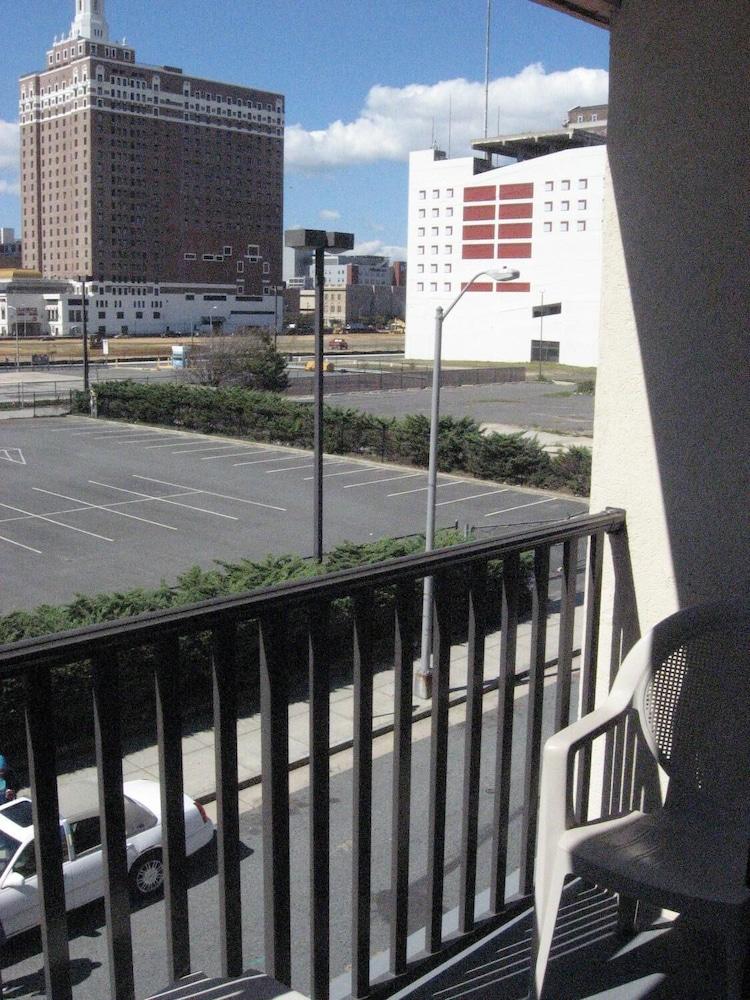 Days Inn By Wyndham Atlantic City Beachblock Exterior photo